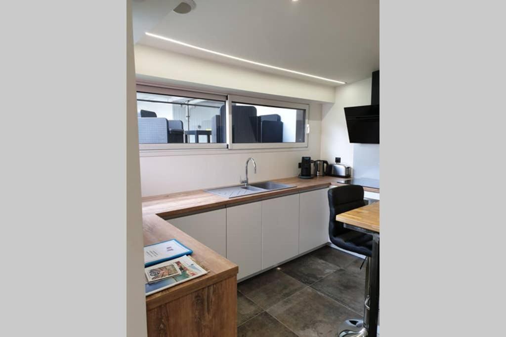 Le Saint Symphorien, Parking Gratuit Privee Apartment Vannes Exterior photo